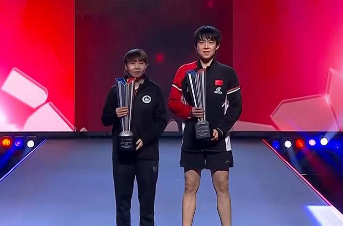 美国运动员喜登领奖台，成为焦点人物