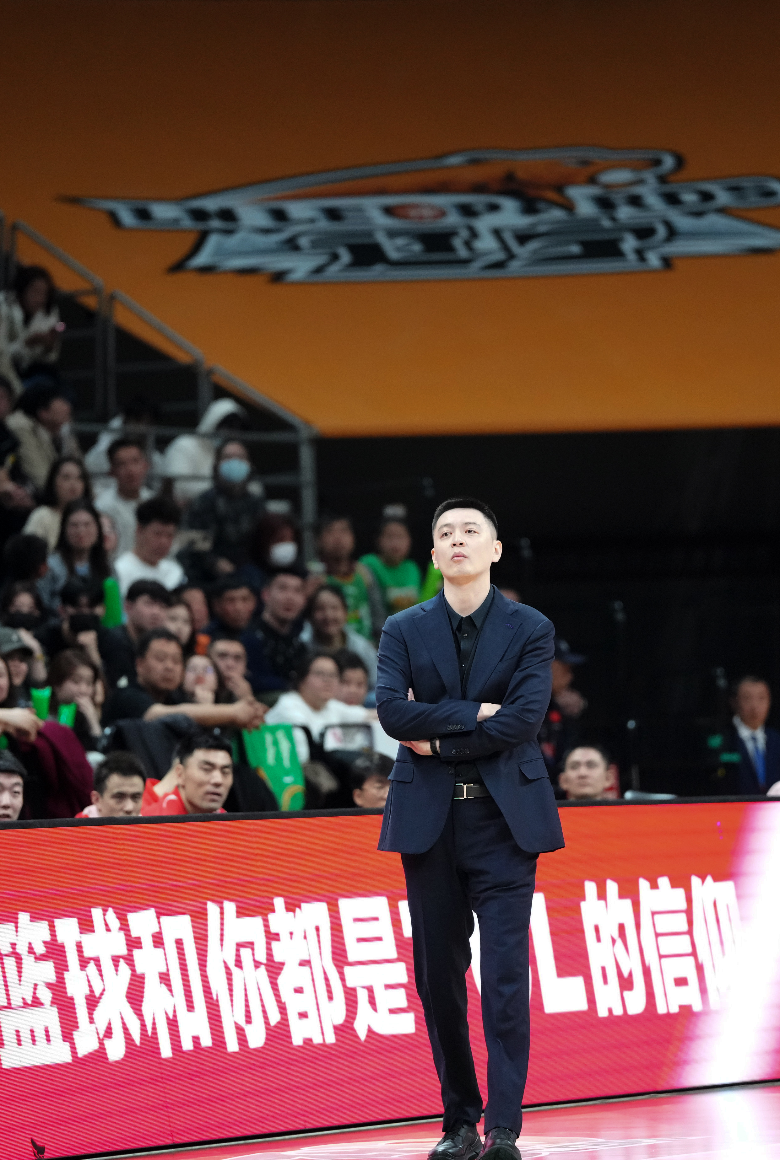 开云体育APP下载-运动员们在赛场发挥出色，赢得了对手的尊重和崇拜的简单介绍