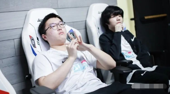 100T碾压EDG，Peanut单局斩获MVP强强对话2025世界赛，点燃全场激情的简单介绍