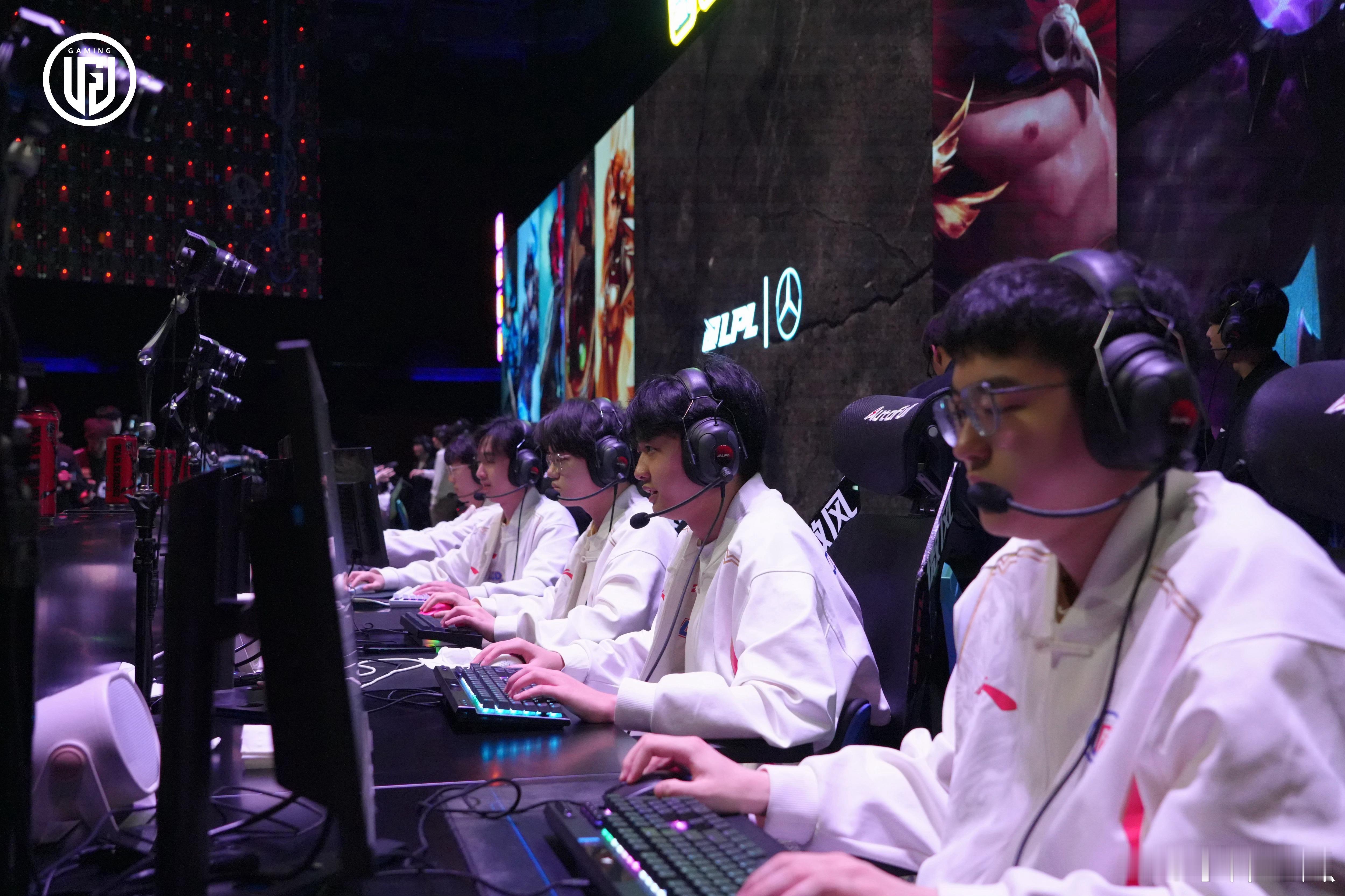 LGD翻盘WBG,ShowMaker线上压制力十足顶尖较量小组赛,让粉丝疯狂欢呼 LGD翻盘WBG,ShowMaker线上压制力十足顶尖较量小组赛,让粉丝疯狂欢呼