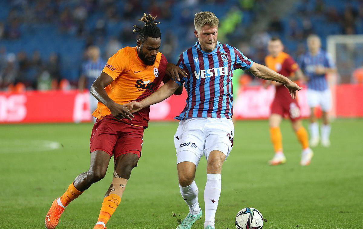 佛罗伦萨客场遭遇惨败，球队需总结教训