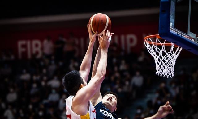 开云体育官网-比赛中球员个人能力发挥,长短传有序串联进攻