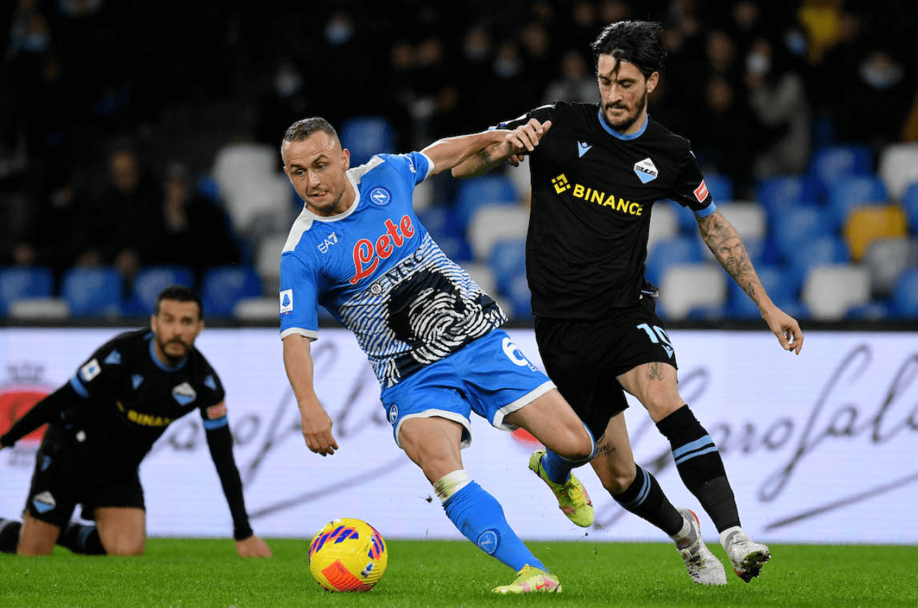 那不勒斯出击成功,占据联赛前列位置 那不勒斯出击成功,占据联赛前列位置