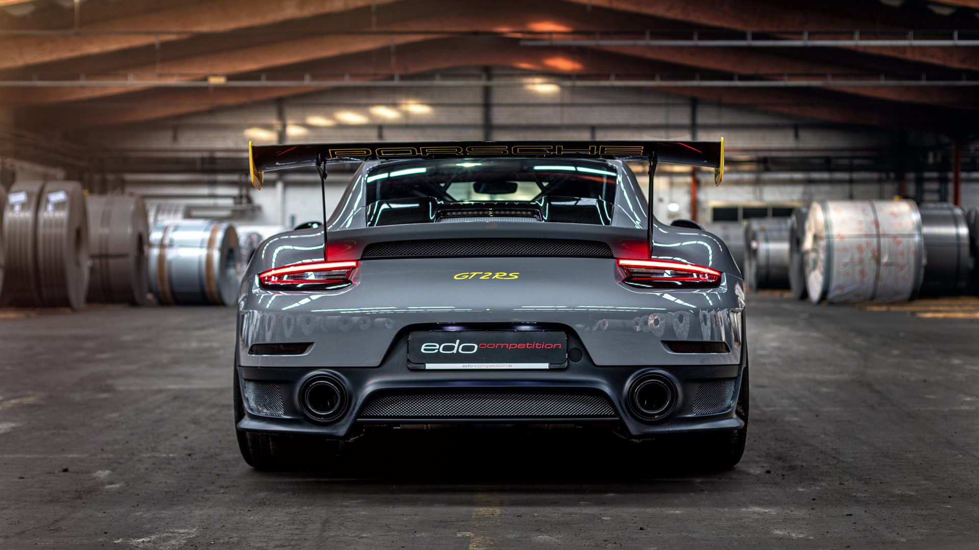 当乌拉圭对阵巴萨,伊布用诺坎普的阴影证明自己的唯一性